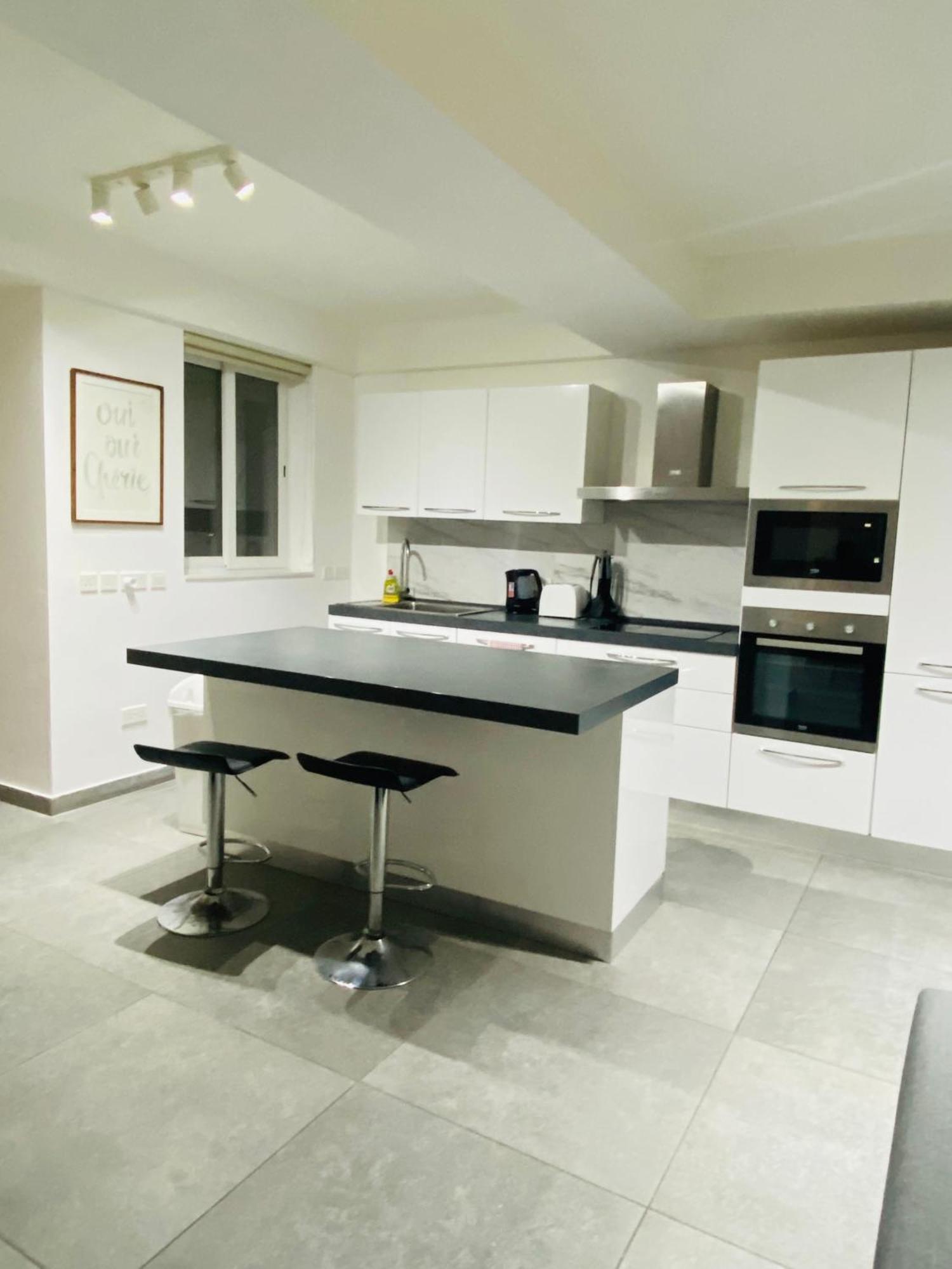 Sliema Seaview & Seafront- Apt 9, 49 Tigne Point Mansions Esterno foto